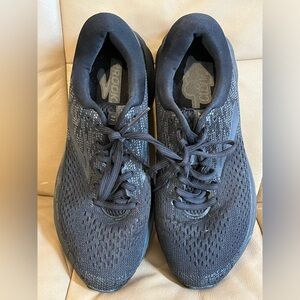 Women’s Brooks Ghost 11 Size Size 41 (UK) 9.5 (US)